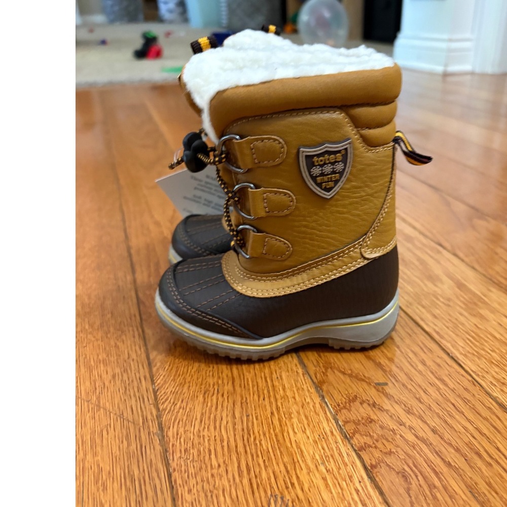 New Totes Morris Kids Winter Boots Tan Brown Faux Fur Insulated Size 3 NEW